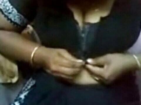 A young guy having fuck-fest with his auntie-in-law in Tamil Nadu who is not near her hubby