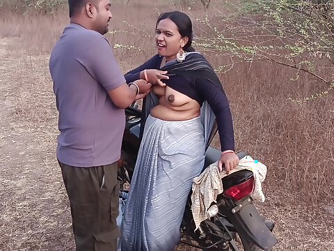 Natural Tits Sweltering Indian MILF Bhabhi Alfresco Sex - Hindi Audio