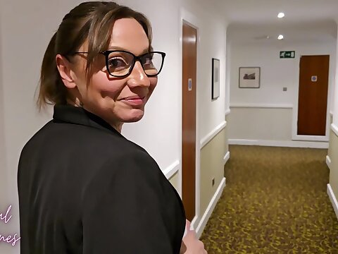 I thought I was imagining the motel boss flirting nigh me as I checked my wifey and I in for our anniversary weekend. There was no confusion later on she made her excuses to come in our cell and bad to her knees to gargle my manhood as my wifey showe